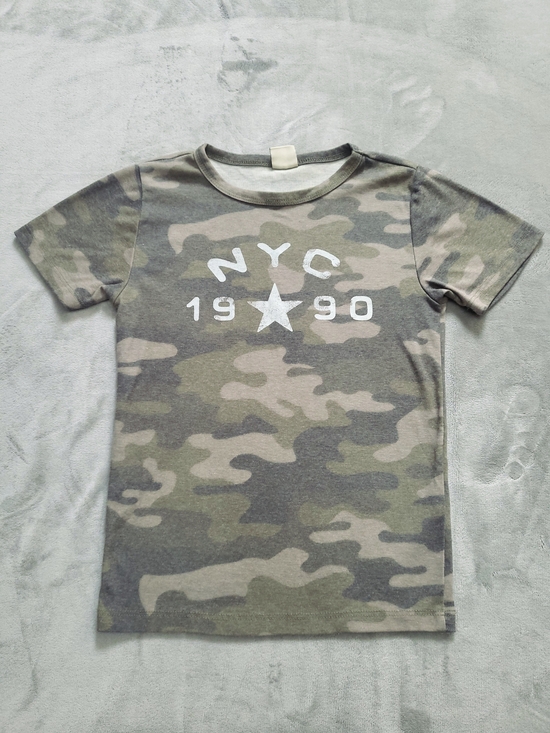 Urban Outfitters Tops - Urban Outfitters Kids Camo NYC Star Tee - Green